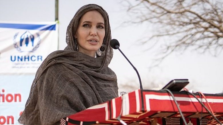 Angelina Jolie bën thirrje për një armëpushim për konfliktin izraelito-palestinez: “Çdo gjë që mund të shpëtojë jetë, duhet të bëhet”