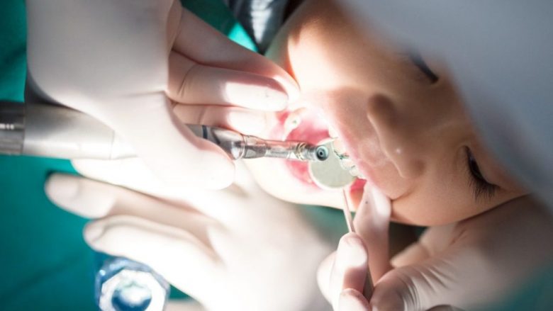 Vdekja e 3-vjeçarit te dentisti, reagon anesteziologu që asistoi fëmijën