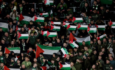 Tifozët e Celtic rrezikojnë sanksionet e UEFA-s pasi shfaqën flamujt e Palestinës