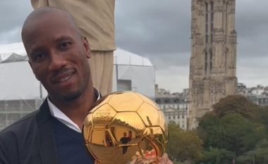 Didier Drogba aludon për fituesin e ‘Topit të Artë’ pasi arriti në Paris