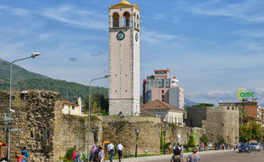 Turistët e huaj “zbulojnë” Elbasanin – Kalaja në mes të qytetit tërheq më shumë vizitorë