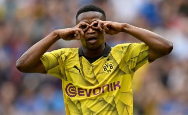Dortmundi pajtohet për shitjen e Moukoukos, i njofton skuadrat e interesuara për çmimin e tij