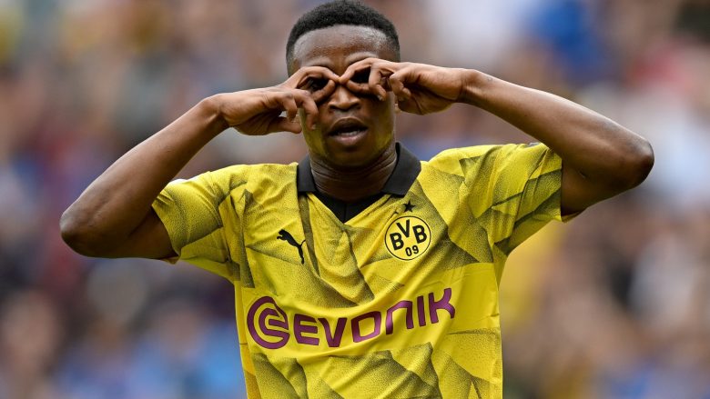 Dortmundi pajtohet për shitjen e Moukoukos, i njofton skuadrat e interesuara për çmimin e tij