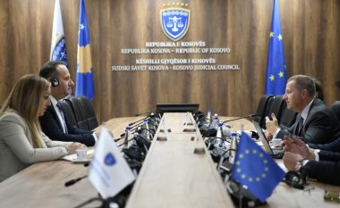 Kryesuesi i KGjK-së takon ambasadorin e BE-së në Kosovë, flasin për reformat dhe pavarësinë e gjyqësorit