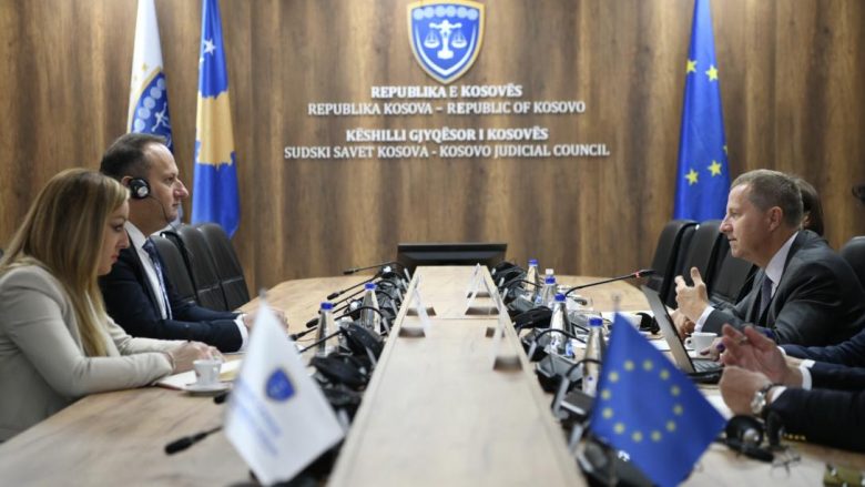Kryesuesi i KGjK-së takon ambasadorin e BE-së në Kosovë, flasin për reformat dhe pavarësinë e gjyqësorit
