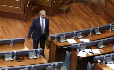 Deputeti i LVV-së, Kokaj merr pjesë i vetëm në seancë për mbështetje urgjente financiare të Policisë së Kosovës