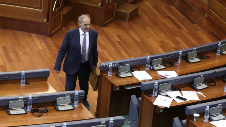 Deputeti i LVV-së, Kokaj merr pjesë i vetëm në seancë për mbështetje urgjente financiare të Policisë së Kosovës