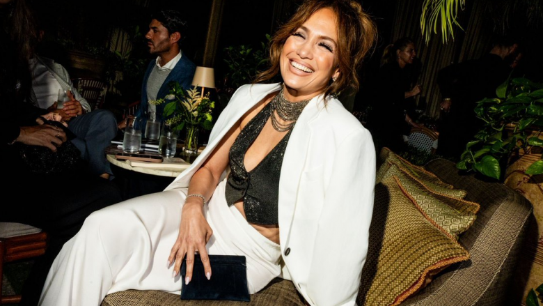 Jennifer Lopez tejet glamoroze në mbrëmjen e Brunello Cucinelli në Los Angeles