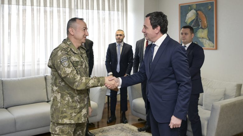 Kurti takon komandantin turk Ulutas: Forcat shtesë të KFOR-it të koncentrohen në ruajtjen e kufirit me Serbinë  