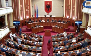 Kuvendi i Shqipërisë mban një minutë heshtje në nder të policit Afrim Bunjaku