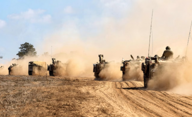 Ushtria izraelite bëhet gati për ofensivë ajrore, tokësore dhe detare në Gaza