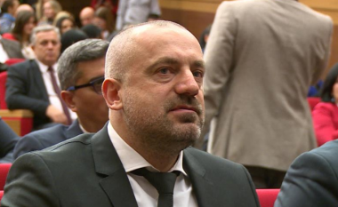 Radoiçiq lirohet nga paraburgimi, gjykata serbe ia ndalon shkuarjen në Kosovë