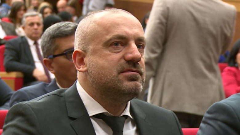 Radoiçiq lirohet nga paraburgimi, gjykata serbe ia ndalon shkuarjen në Kosovë