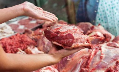 AUV asgjëson mbi 60 kg produkte mishi në lokalin ku dyshohet se u helmuan mbi 100 persona - detaje të reja nga rasti në Malishevë