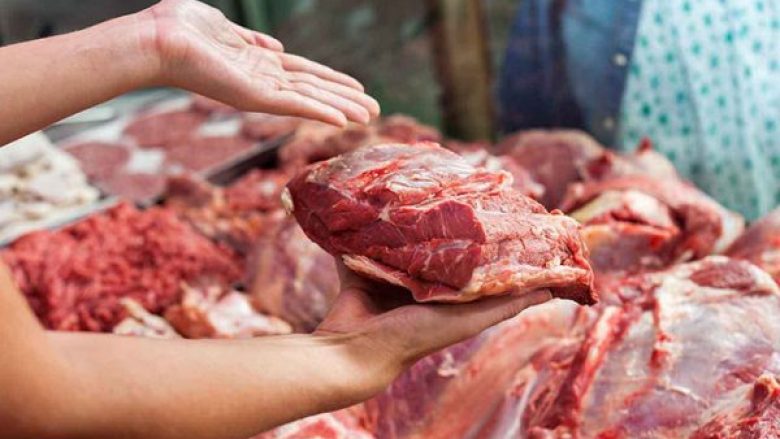 AUV asgjëson mbi 60 kg produkte mishi në lokalin ku dyshohet se u helmuan mbi 100 persona – detaje të reja nga rasti në Malishevë