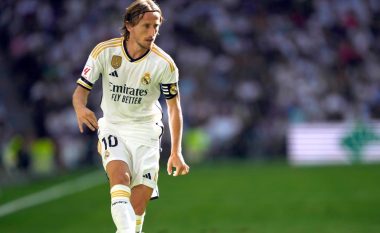 “Ai ka një karrierë të shkëlqyer përpara tij”, Modric lavdëron bashkëlojtarin e tij te Real Madridi
