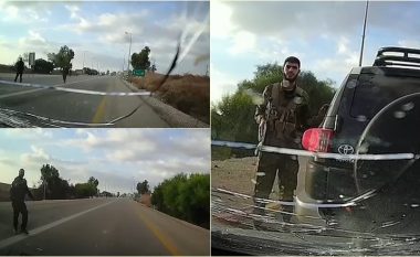 Pamje që thuhet se tregojnë momentin kur militantët e Hamasit hapin zjarr ndaj shoferit i cili “u përpoq të arratisej nga sulmet e tyre”