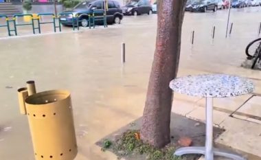 Përmbyten rrugët në Durrës, shkak reshjet e dendura të shiut