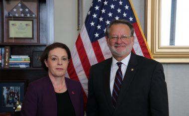 Senatori Peters: Një marrëdhënie e fortë SHBA-Kosovë, thelbësore për sigurinë dhe stabilitetin në Ballkan