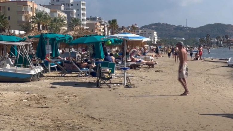 Plazhet shqiptare të mbushura edhe në tetor