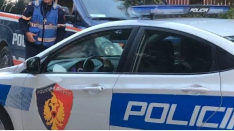 Zbulohet depo armësh në Vlorë, gjenden pistoleta, kallashnikovë, mina e targa, një i arrestuar