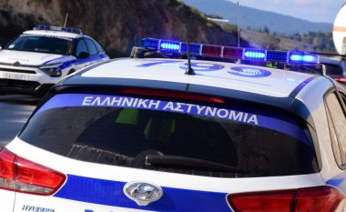 Arrestohet shqiptari në Athina, policia greke: Mik me Alket Rizain