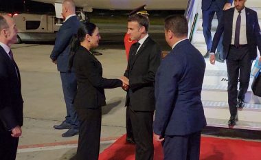 Vizita e parë zyrtare e një presidenti francez, Macron mbërrin në Shqipëri