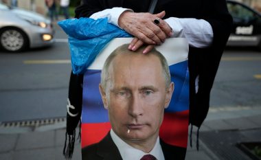 Analistët: Putini përfitues nga tensionet në Ballkan