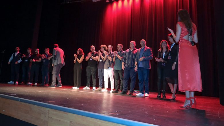“Zurich Shqip Up Comedy” shënohet si festivali më i madh i stand-up komedisë i mbajtur në Zvicër