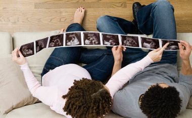 Java e 20-të e shtatzënisë: Jeni në gjysmë të rrugës për të takuar mrekullinë tuaj të vogël dhe mund të ndieni edhe lëvizjet