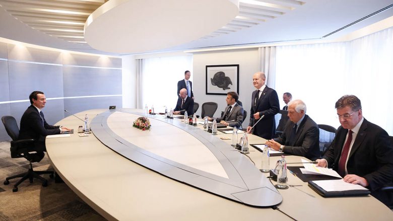 Dalin pamjet nga takimi i liderëve të BE-së me Kurtin e Vuçiqin