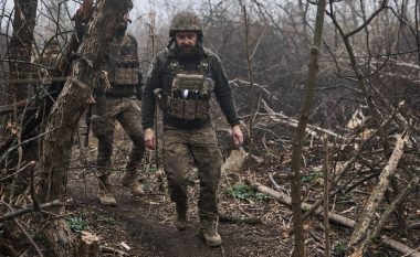 Rezultate të dobëta në beteja, Rusia thuhet se shkarkoi komandantin e ngarkuar për rajonin Kherson të Ukrainës