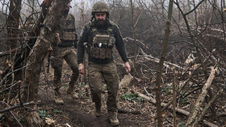 Rezultate të dobëta në beteja, Rusia thuhet se shkarkoi komandantin e ngarkuar për rajonin Kherson të Ukrainës