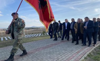​Gucati bën homazhe në Marinë dhe te varrezat e familjes Jashari në Prekaz