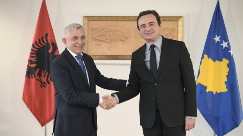 Kurti, priti në takim lamtumirës Ambasadorin e Shqipërisë në Kosovë, Qemal Minxhozi