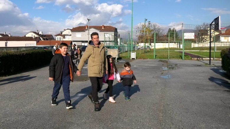 Mbi gjysmë shekulli në Amerikë, familja Rexhepi kthehet në Çegran të Gostivarit për t’i shkolluar fëmijët në vendlindje