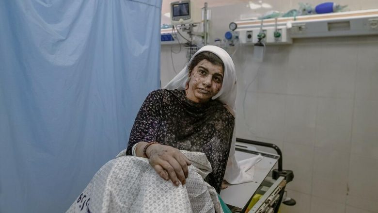 Gratë në Gazë lindin foshnjat me prerje cezariane, nuk përdoret fare anestezion – uthulla përdoret si mjet për dezinfektim