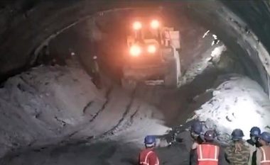 Pas shembjes së tunelit dhe ngujimit të 40 punonjësve, autoritetet indiane vazhdojnë operacionin e shpëtimit