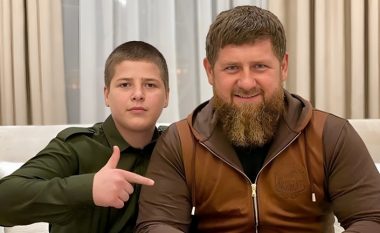 Ndodh edhe kjo, djali 16-vjeçar i Ramzan Kadyrov emërohet vëzhgues në batalionin e ushtrisë ruse