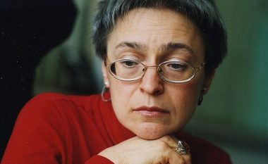 Putini fal të dënuarin për vrasjen e gazetares Anna Politkovskaya