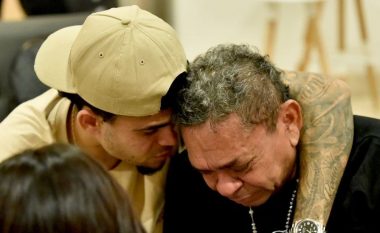 Emocionuese: Luiz Diaz takon babain e tij për herë të parë pasi e liruan nga rrëmbimi