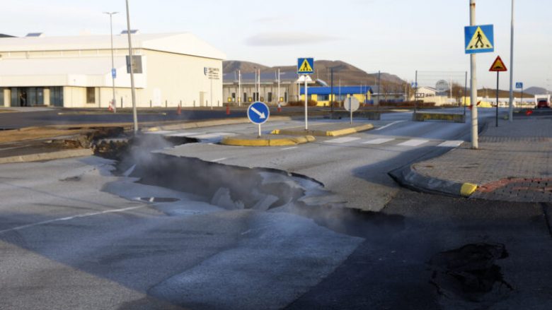 Po rritet frika nga shpërthimi i vullkanit në Islandë, tymi po del nga toka