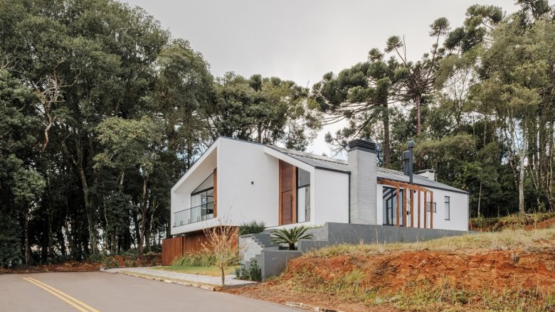 Një shtëpi moderne njëkatëshe që tregon bukurinë e thjeshtësisë