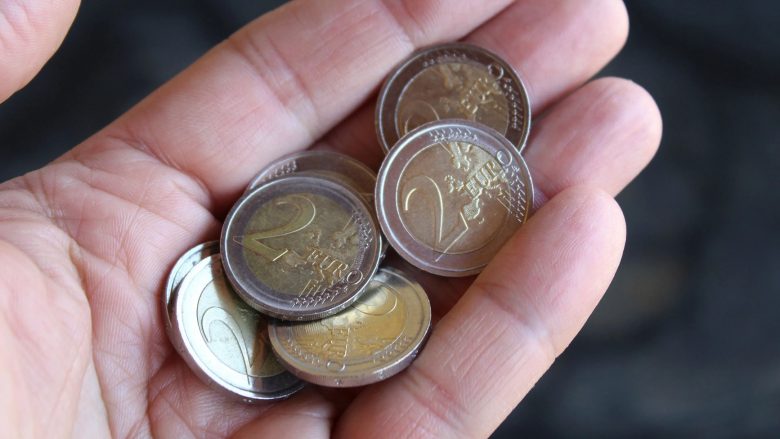Konfiskohen 490 euro false në Graçanicë, ishin monedha metalike nga 2 euro
