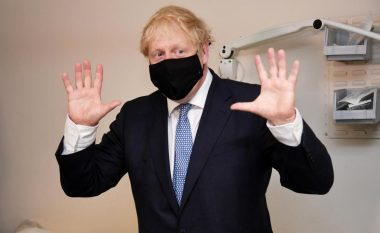 Boris Johnson pyeti shkencëtarët nëse coronavirusi mund të vritet me tharëse flokësh
