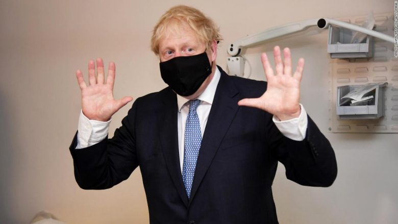 Boris Johnson pyeti shkencëtarët nëse coronavirusi mund të vritet me tharëse flokësh