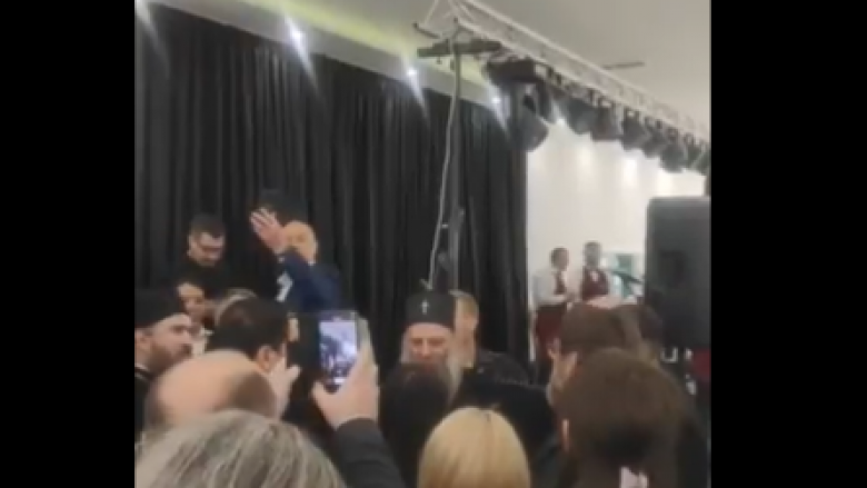 Patriarku Porfirije shihet në një video duke kënduar këngë nacionaliste