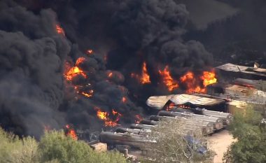 Shpërthim në një fabrikë kimike në Teksas – evakuohet një shkollë aty afër, njerëzve u thanë të qëndrojnë brenda në shtëpi
