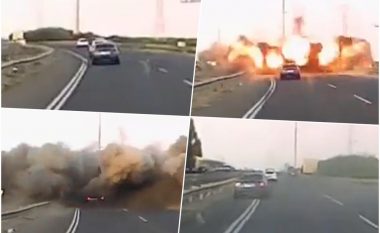 Pamje shqetësuese nga Izraeli –  një raketë fluturon dhe përplaset mes automjeteve, tymi mbulon gjithçka