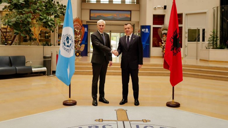 Balla takon Sekretarin e Interpolit në Francë, kërkon ekstradimin drejt Shqipërisë të bosëve të krimit nga Dubai dhe Amerika Latine